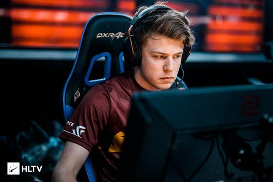 WBG官方：Easyhoon 即日起卸任主教练一职 正式离队