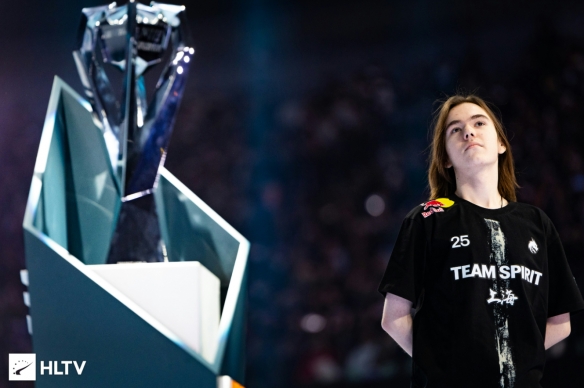 丛林区域完全爆炸了！ Canyon 的Nidalee连续赢得两个MVP，并且GEN先取得了赛点。