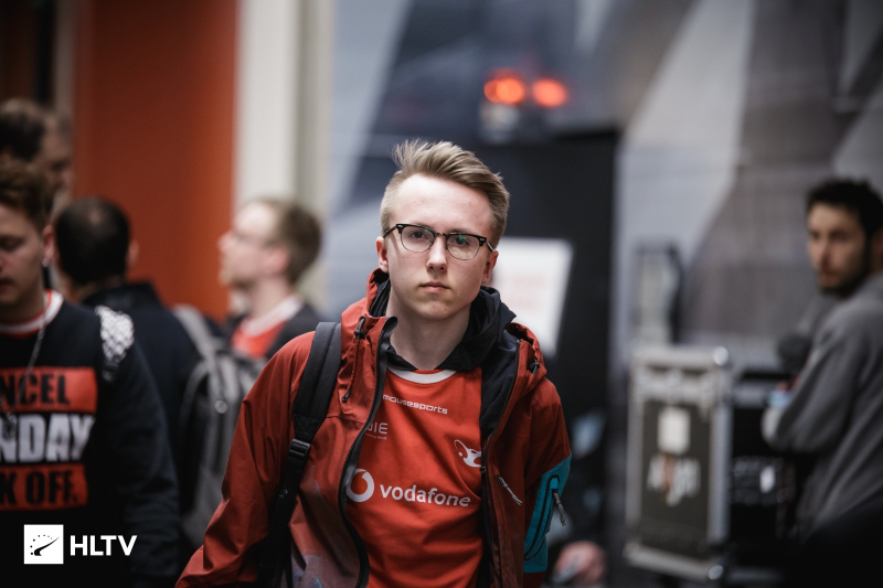 Knight：空Ban是因为没有特别怕的英雄 预测GEN 3-2 T1