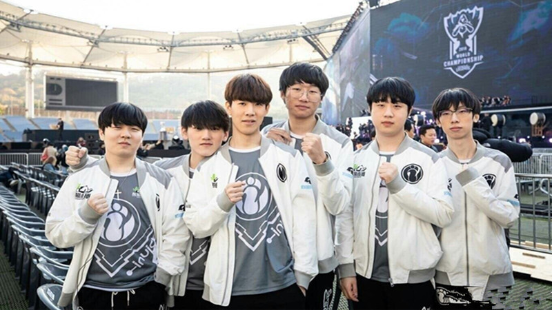 王杰威鲁斯，胖子中的胖子，x Quesanti，三杀， Anyone's Legend 轻松击败了Puff战队