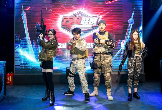 EDG老板感谢夺冠幕后功臣，这支战队简直是LPL的好兄弟