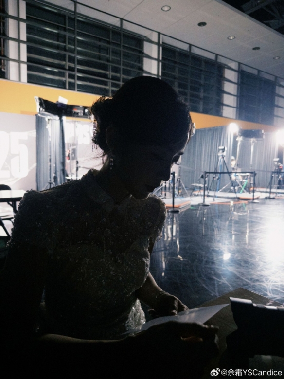 黎明使者 薇恩、黎明使者 雷克顿、黑夜使者 嘉文四世、黑夜使者 内瑟斯；其中全新皮肤【黎明使者 薇恩】，将作为LPL十周年限定皮肤