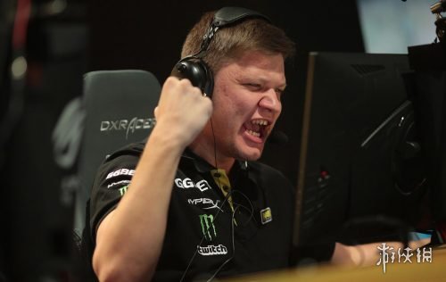 今日RNG对阵AL的比赛中，RNG电子竞技俱乐部 达成了在LPL的第900次出场，排名LPL第一，恭喜RNG！